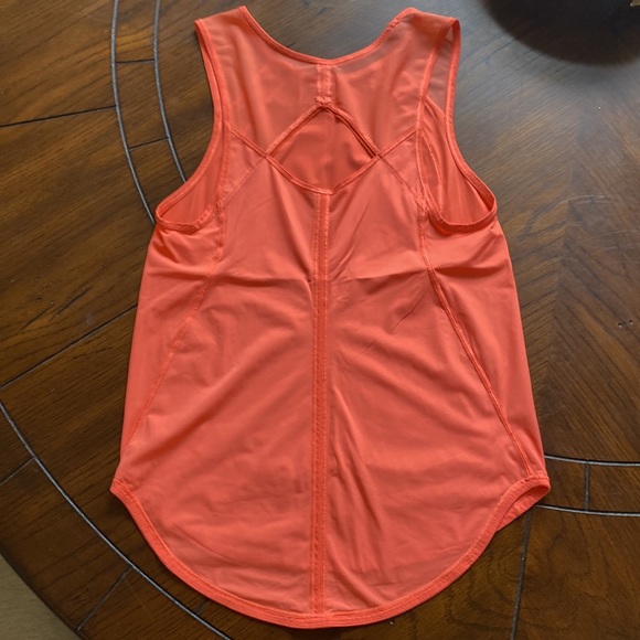 Lululemon top - Picture 2 of 2